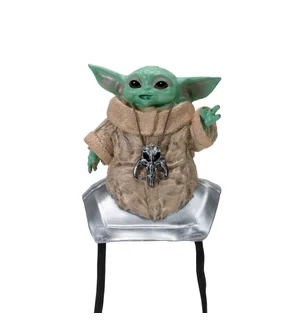 GROGU SHOULDER SITTER